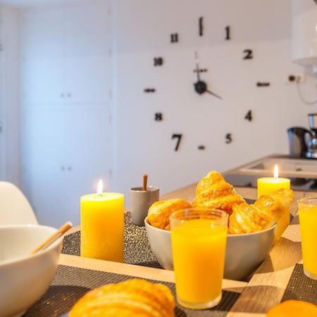 Beautiful Renovated Studio With View- Old Hyeres Bagian luar foto