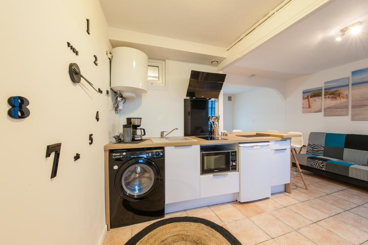 Beautiful Renovated Studio With View- Old Hyeres Bagian luar foto
