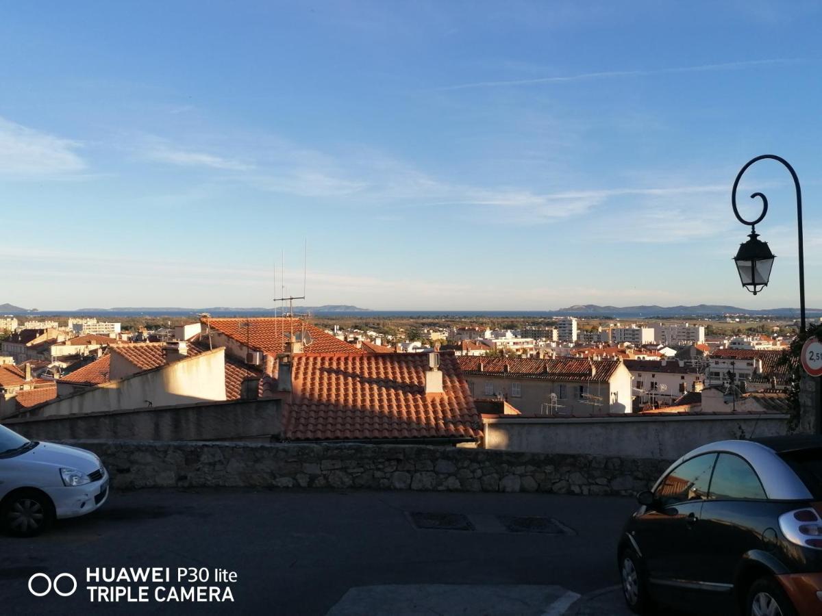 Beautiful Renovated Studio With View- Old Hyeres Bagian luar foto