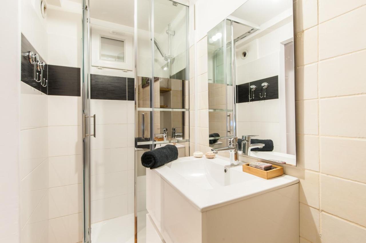 Beautiful Renovated Studio With View- Old Hyeres Bagian luar foto