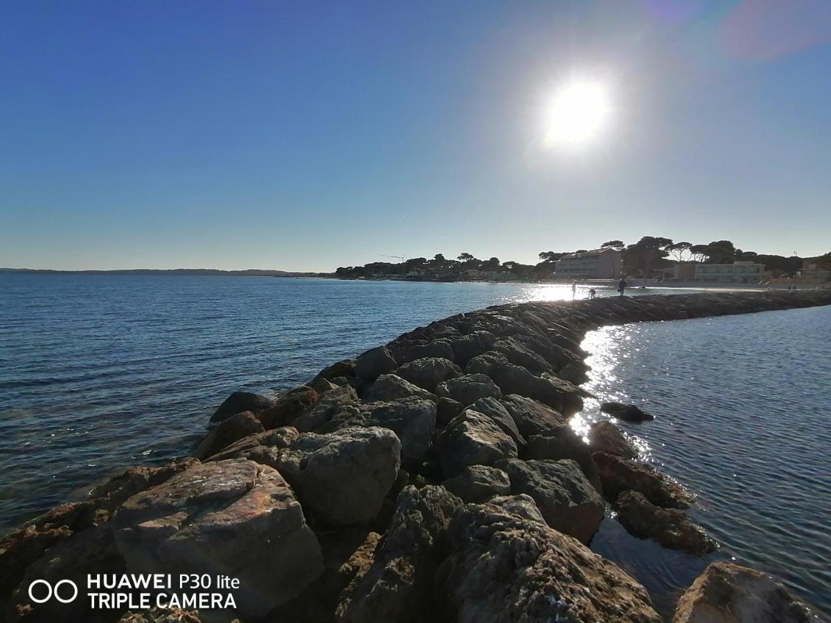 Beautiful Renovated Studio With View- Old Hyeres Bagian luar foto
