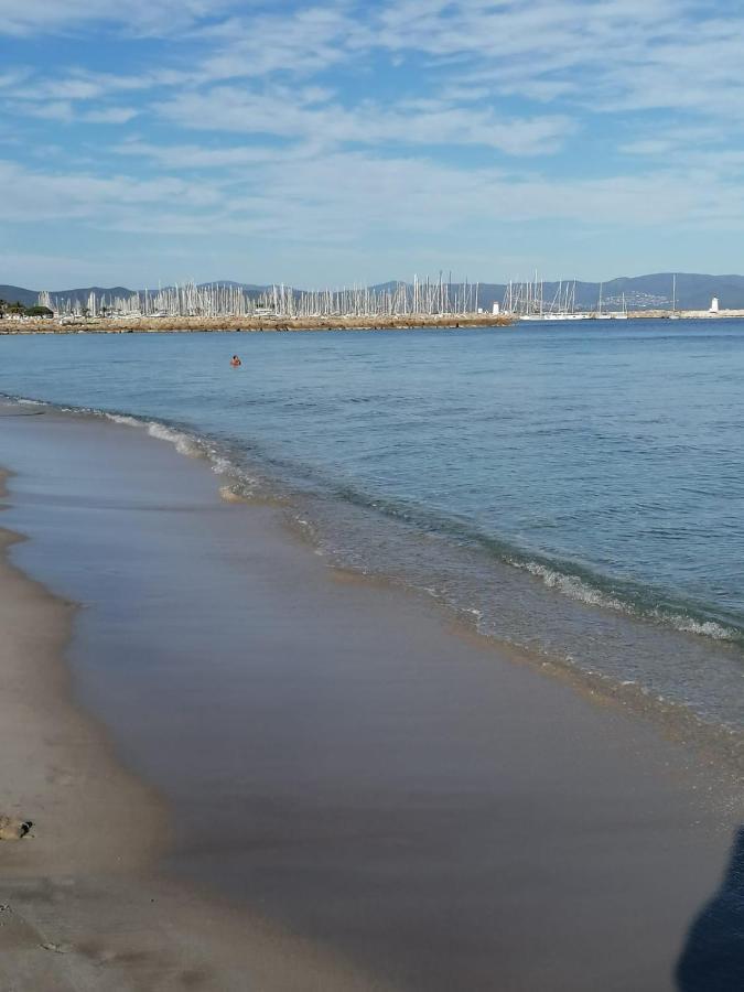 Beautiful Renovated Studio With View- Old Hyeres Bagian luar foto